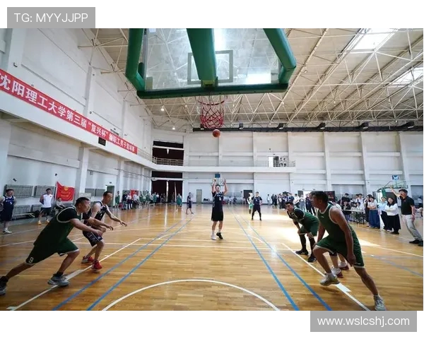 篮球赛场上的新篇章：探索篮球战术与技巧的深度融合与未来发展趋势