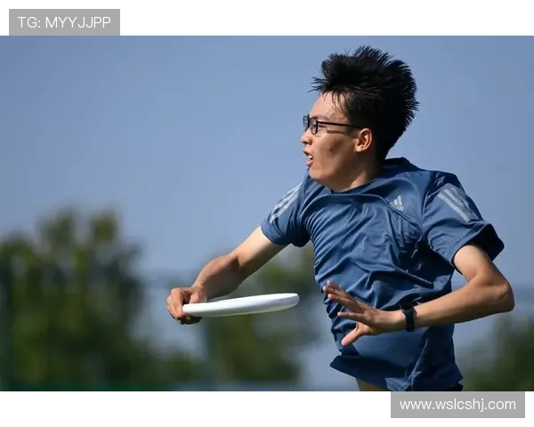 武汉飞盘队在攀岩联赛中的拼搏历程与团队精神展现